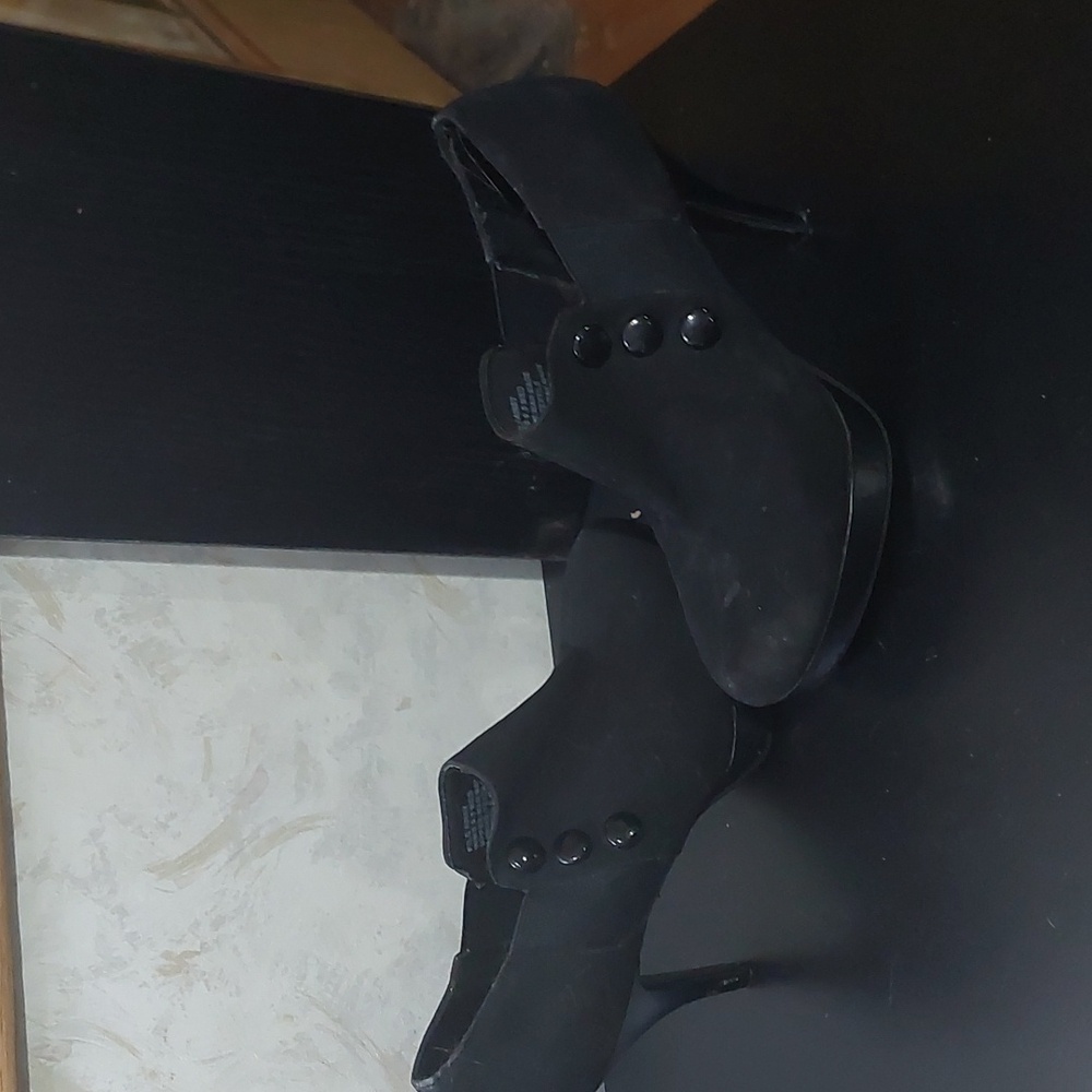 Black heels / Unlisted/ 9.5